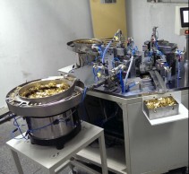 
                                排插鉚合機                                